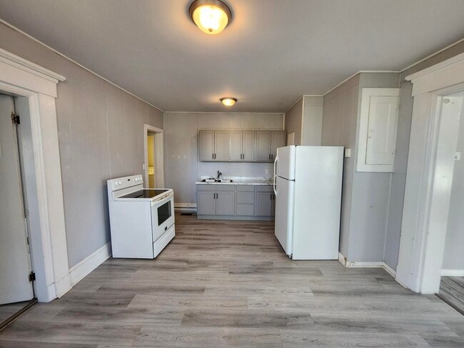 Building Photo - 918 Main St Unit 2