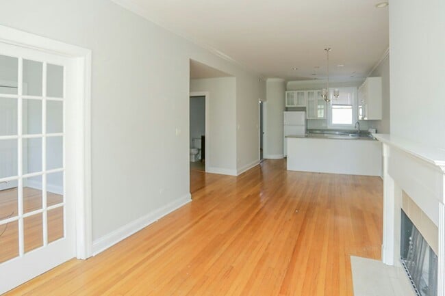Building Photo - 3852 N Southport Ave Unit 2 Rental
