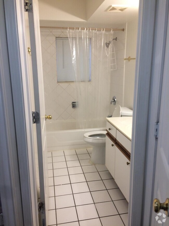 Building Photo - Updated 2 Bed 2 Bath near Ohare Airport Rental