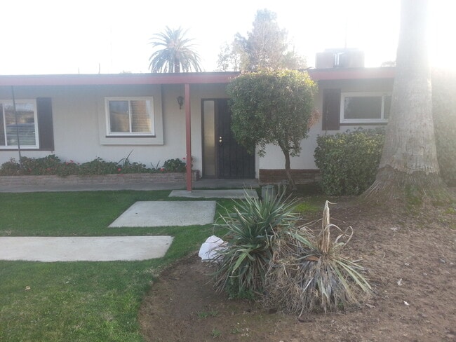 Photo - Contemporary Home with a pool near Bullard High School Fresno, CA