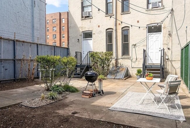 Photo - 568 Baltic St Unit 1R