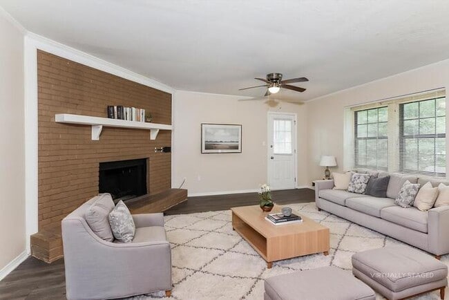 Photo - 415 Shenandoah Rd N