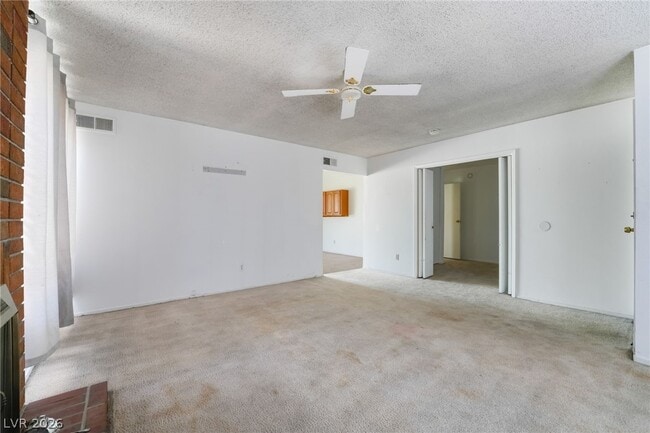 Photo - 2102 E Russell Rd