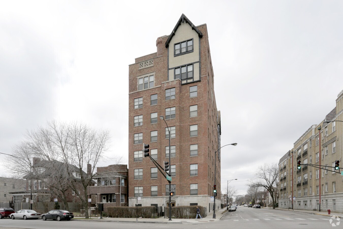 300 S Hamlin Blvd - 300 S Hamlin Blvd Apartments