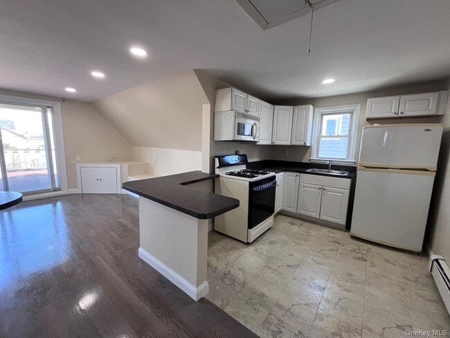 Photo - 252 Lindell Blvd