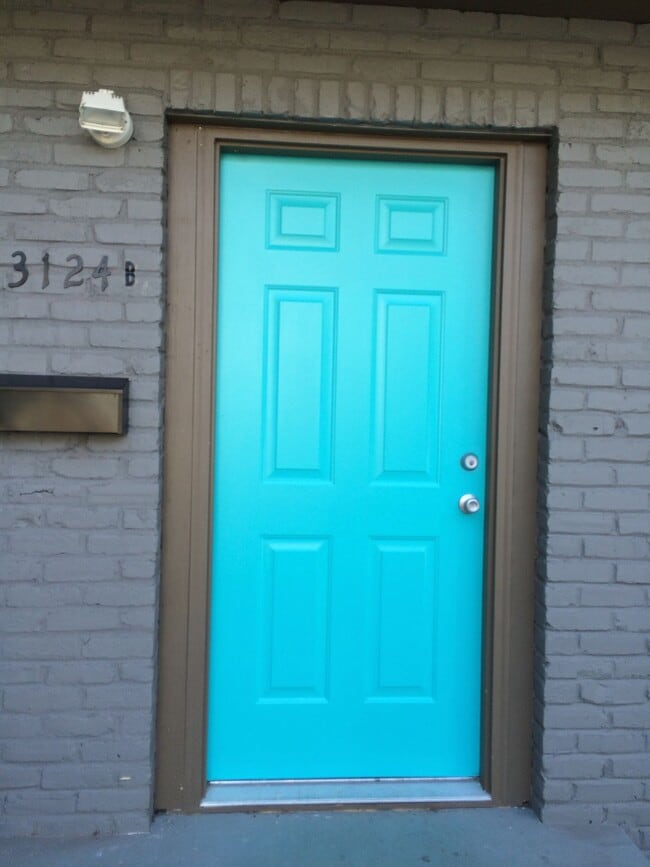 Photo - Upper 2 bed on Belmont! Hardwood floors, granite counters, tile in shower! All dogs welcome! Unidad 3130