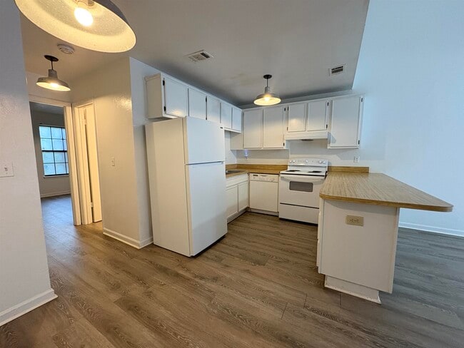 Photo - 1272 High Rd