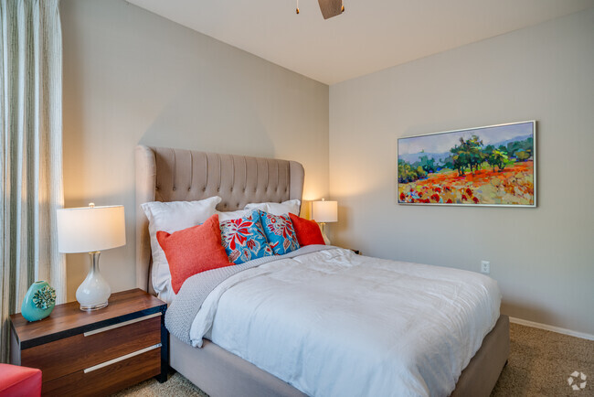 2BR, 2BA - 1,075SF