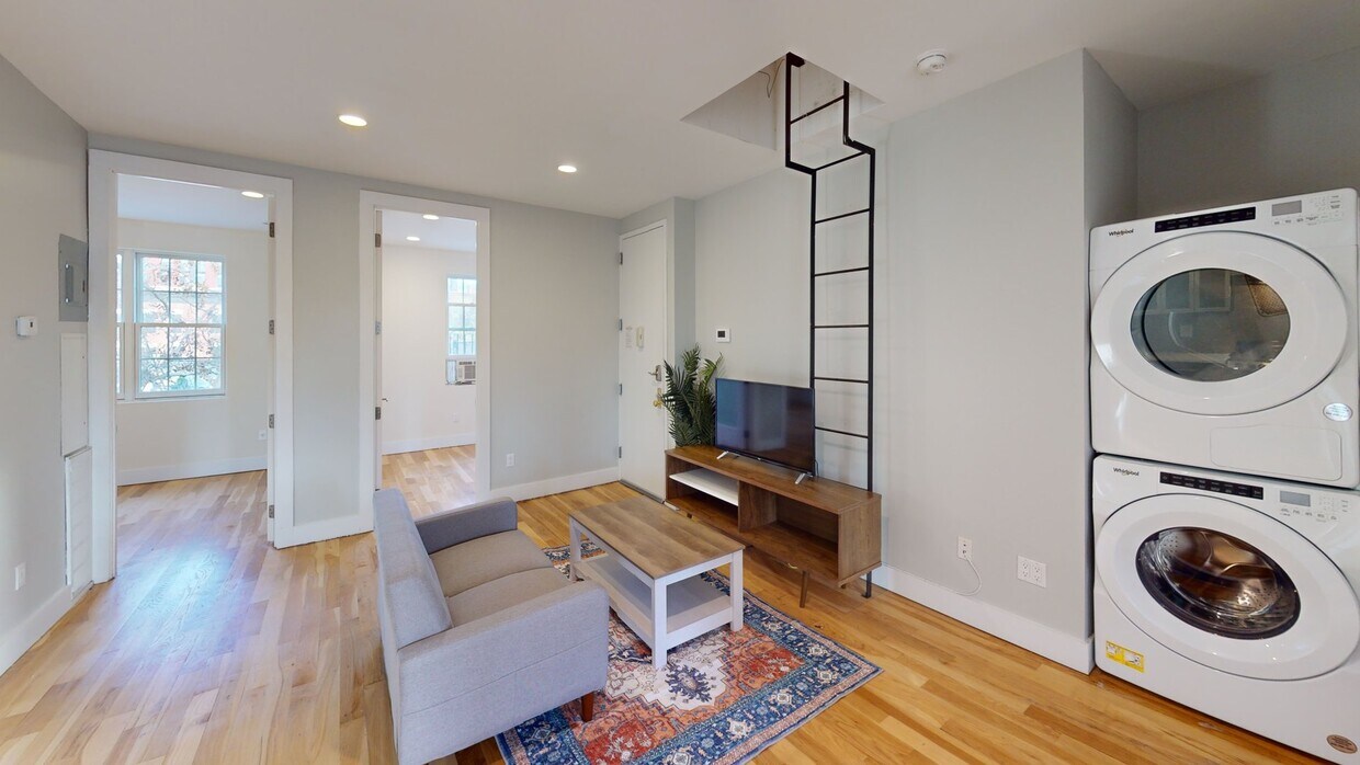 Photo - Private bedroom in 4 bed/1 bath Home