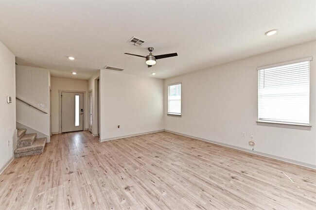 Photo - 13700 Lubeck Dr