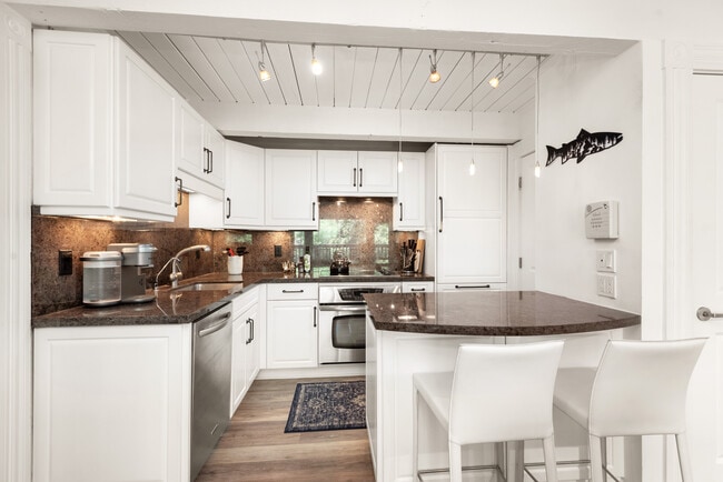 Photo - 916 E Hopkins Ave