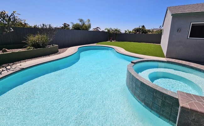 Photo - 2127 Hanford Dr