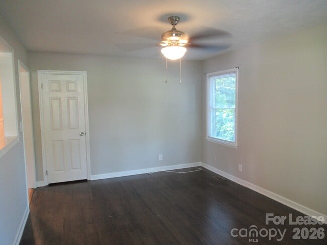 Photo - 208 Crescent Ct