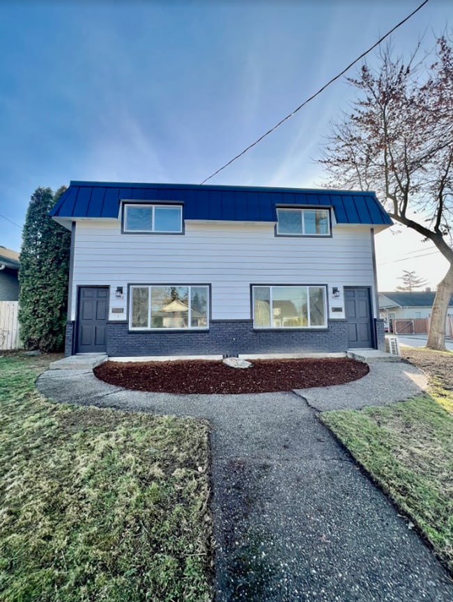 Building Photo - Town Home | Available Now!