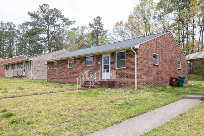 Building Photo - Charming 2-Bedroom Duplex in Colonial Heights Rental