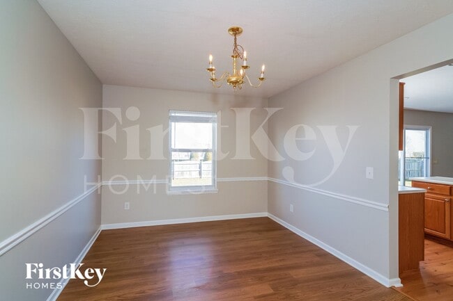 Photo - 694 Morgan Way