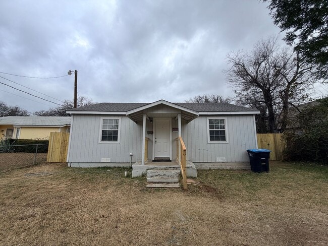 Building Photo - Charming 2-Bedroom Property in Fort Worth!