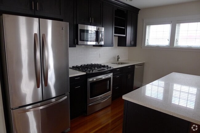 Building Photo - 32 Chestnut St Unit 2 Rental