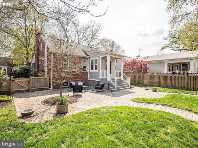 106 E Monroe Ave