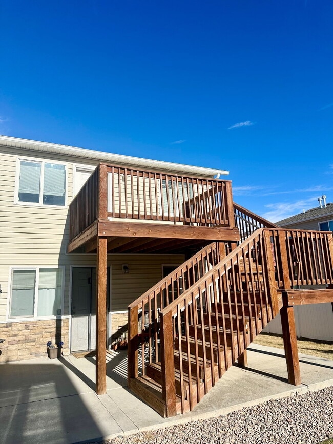 Building Photo - "Charming 2-Bed Condo Retreat with Modern Comforts in Cheyenne – 846 Sq Ft of Cozy Living!"