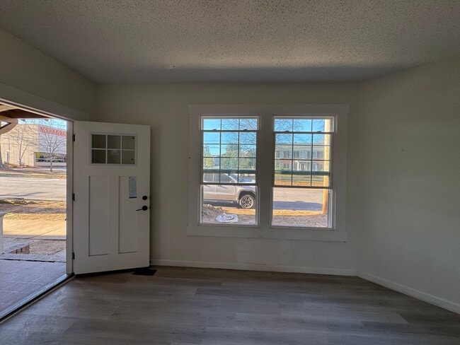 Building Photo - 3 Bedroom. Fully remodeled,  Close to I-77... Unit East Broad Street 236