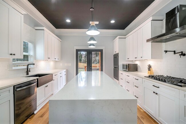 Photo - 243 Oakcliff Ct NW