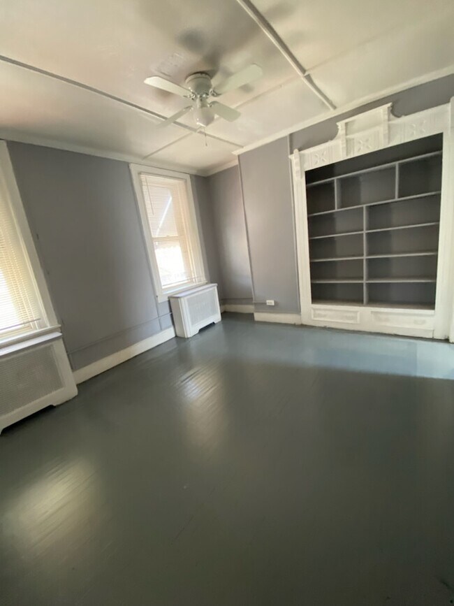 Building Photo - 408 N Wanamaker St