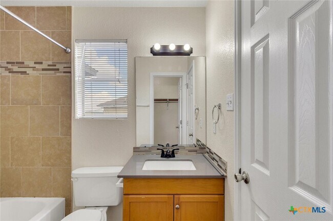 Photo - 885 Sagewood Trail