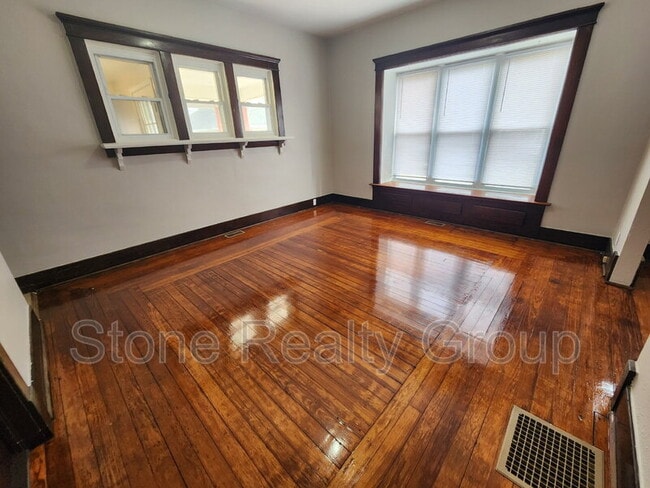 Photo - 731 Walnut St