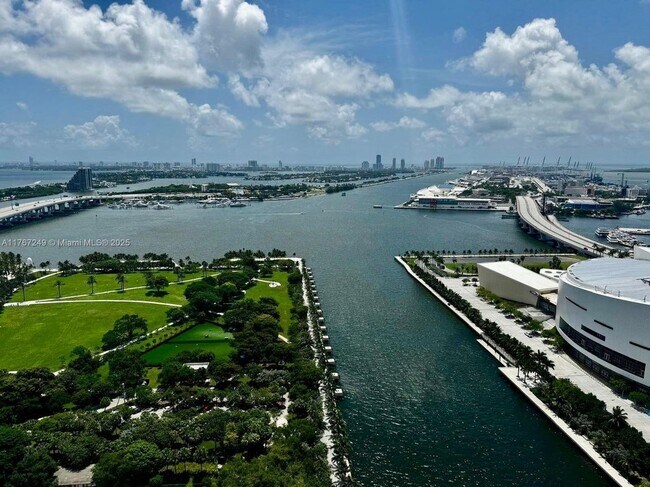 Building Photo - 900 Biscayne Blvd Rental