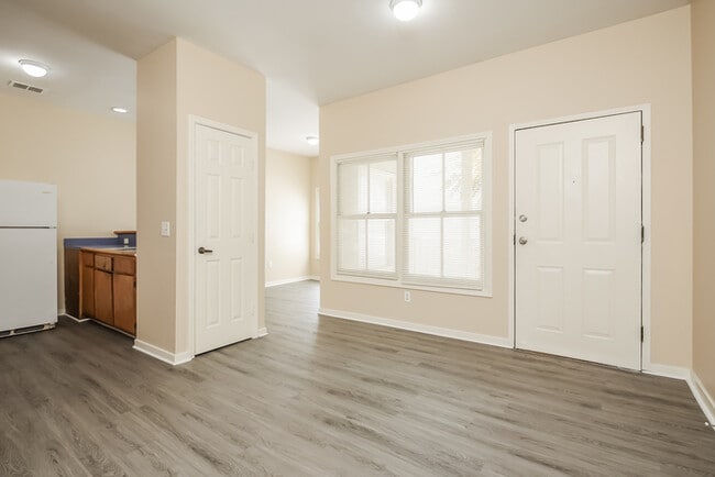 Photo - 115 Drake St
