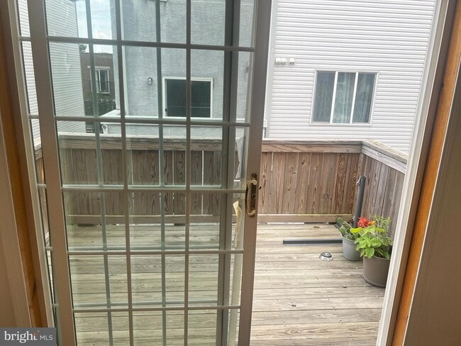 Photo - 2052 Tasker St