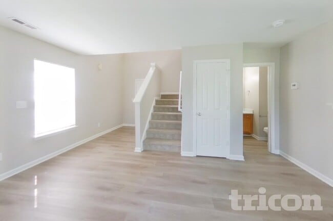 Photo - 721 Aberdeen Glen Pl