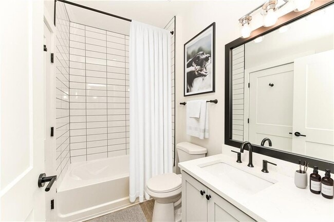 Photo - 508 Main St NE