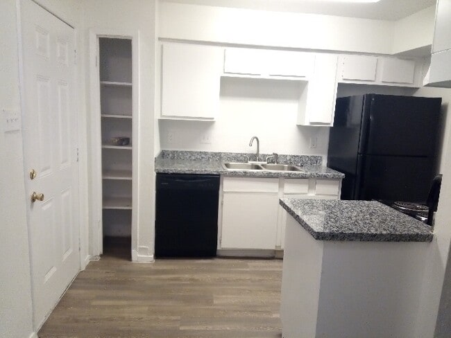 Photo - 2 bed/ 1.5 bath townhome