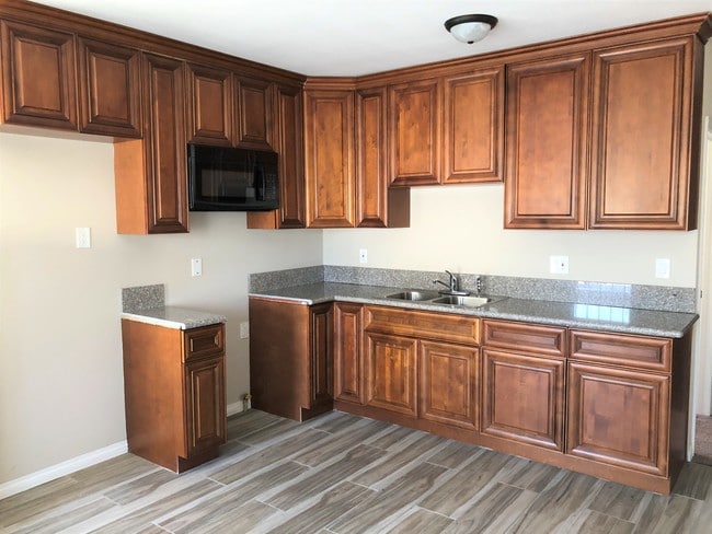 Photo - 712 W 54th St