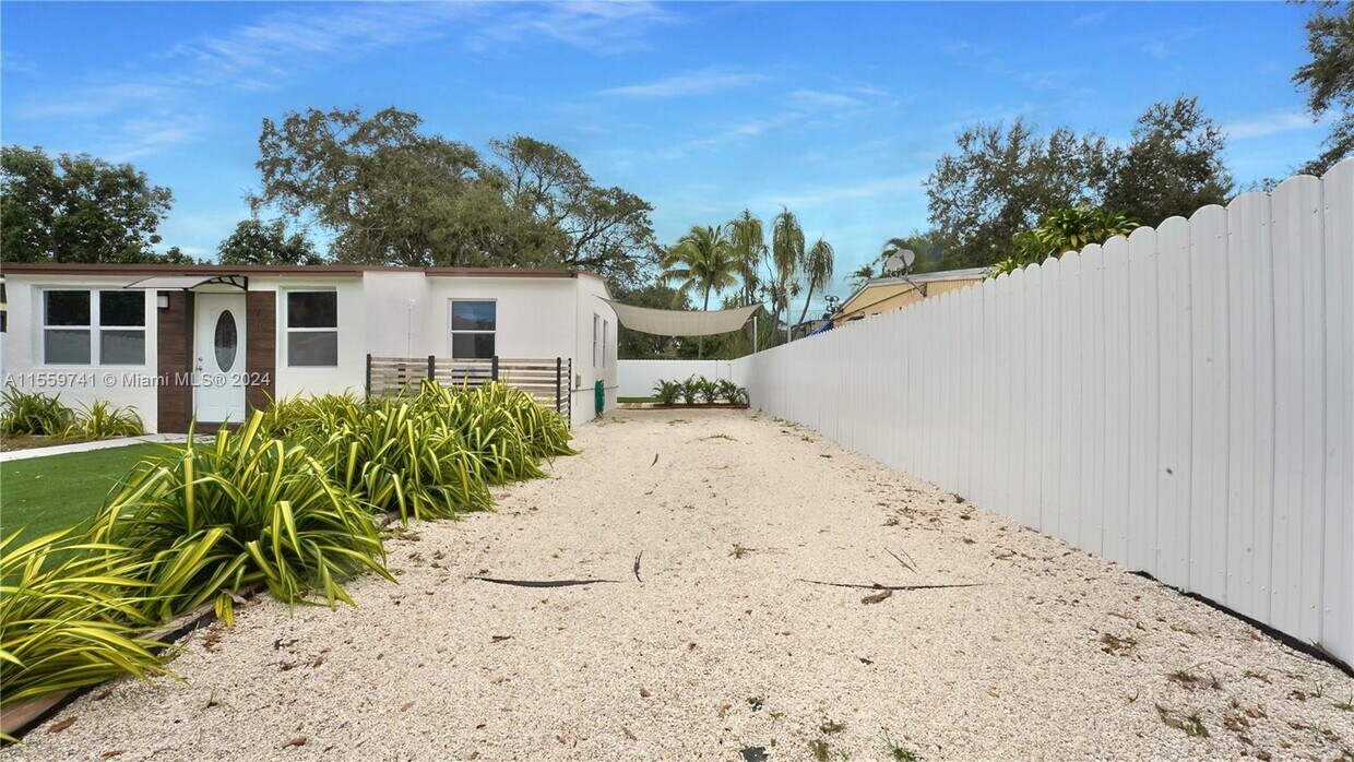 Photo - 1441 NE 154th Ter (North Miami Beach, FL)