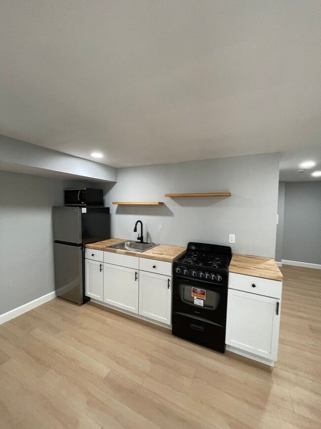 Photo - Private Bedroom in Congress Heights!