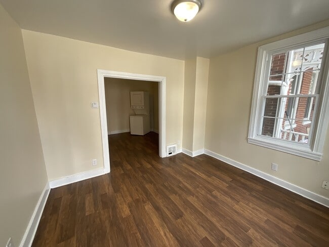 Photo - 544 Smith St