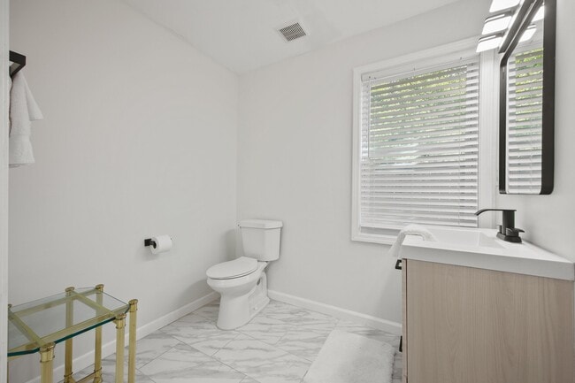 Photo - 1346 Lorenzo Dr SW