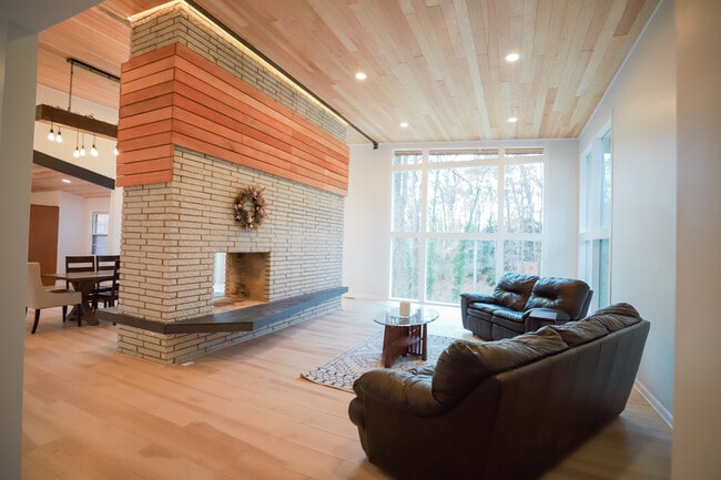 Sala de estar - 3916 Malcolm Ct