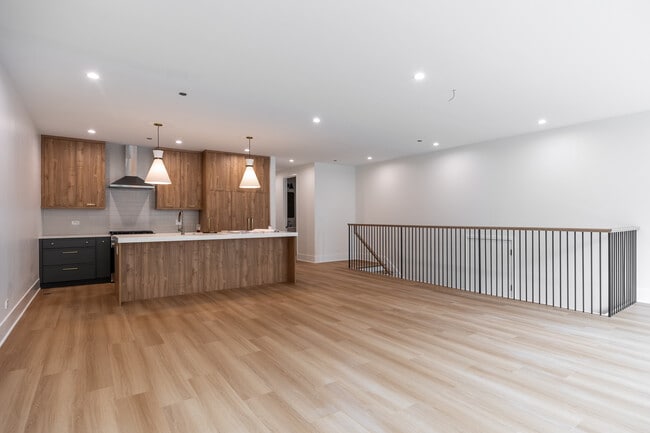 Photo - 1610 W Grand Ave