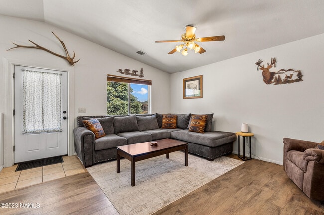 Photo - 1061 W Morse Ave