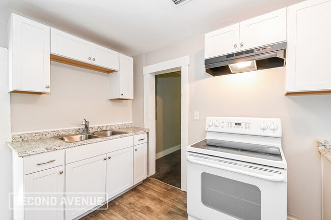 Photo - 1740 W 10th St