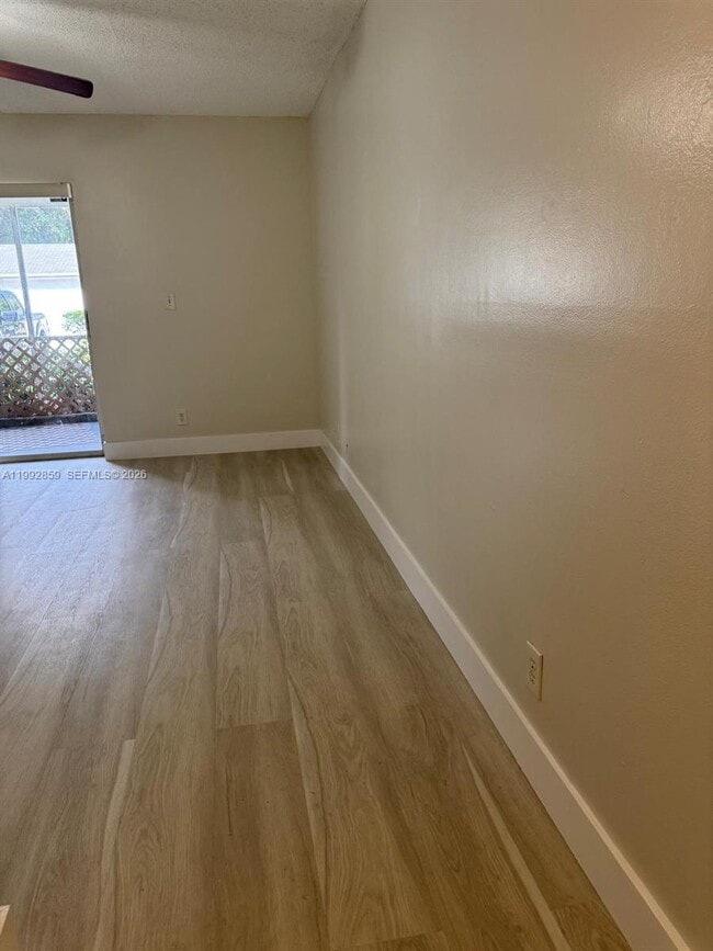 Building Photo - 5760 Rock Island Rd Unit 304