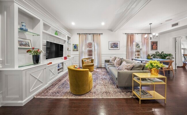 Building Photo - 616 E 4th St Unit 301