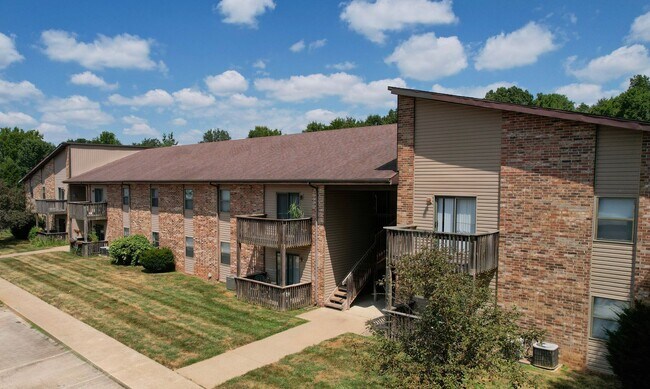 Photo - 2 bedroom one bath at Cedar Hills in Ozark!  Internet, water, sewer and Trash Included