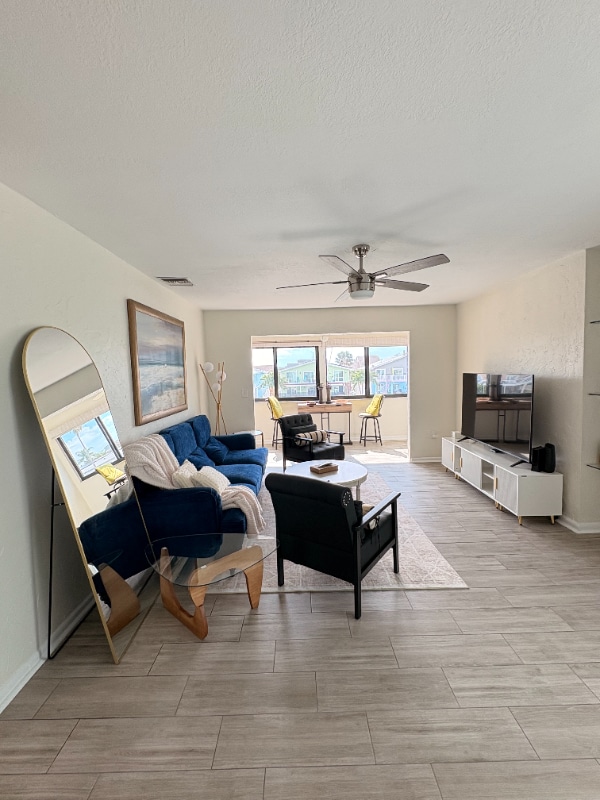 Photo - 1 Windrush Blvd