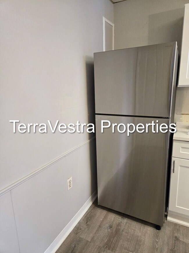 Photo - 215 Maple Ave Unit A