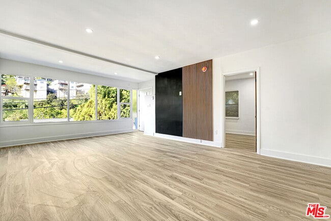 Photo - 316 Crane Blvd